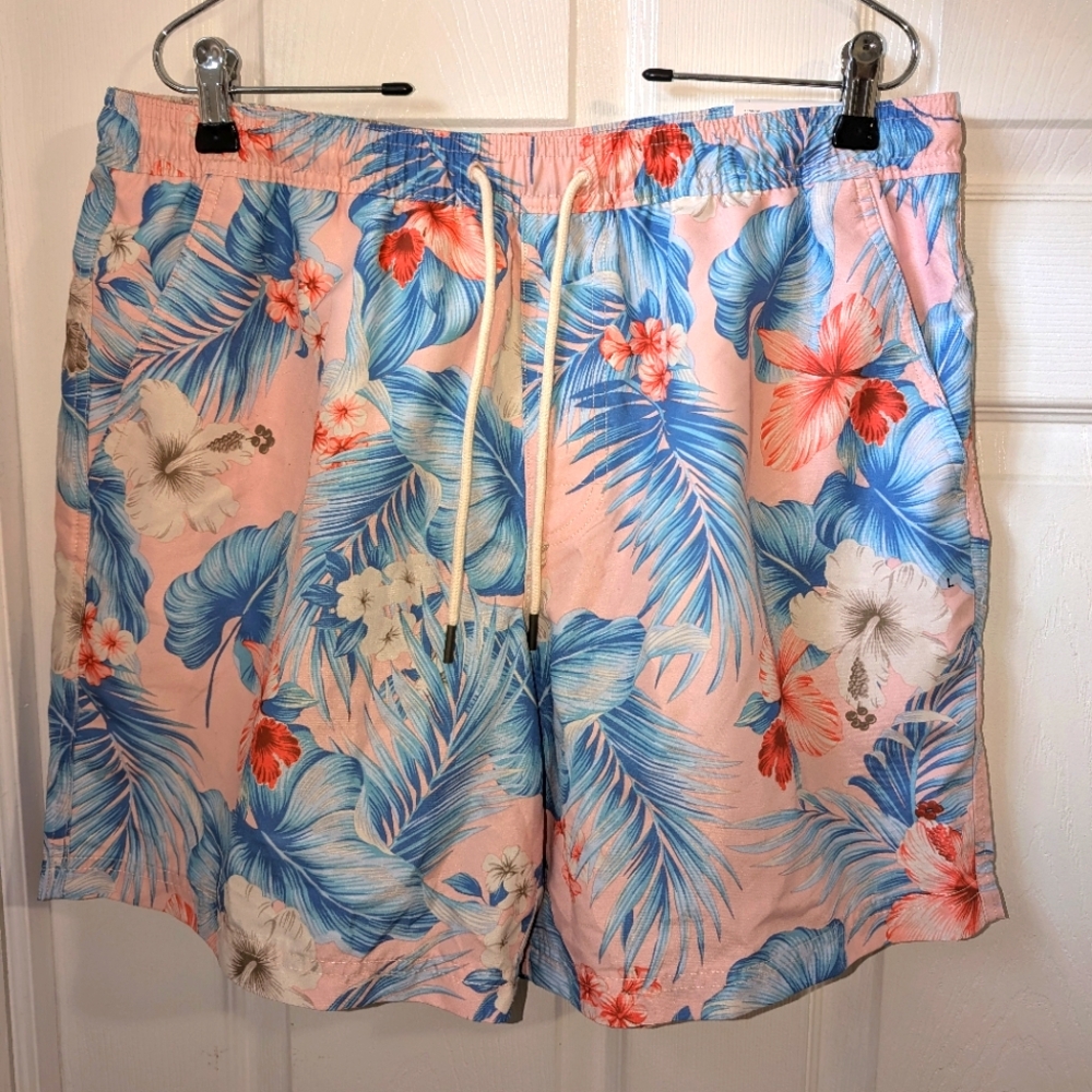 NWT American Eagle Mens 7in swimming trunks with builtin boxer brief liner.